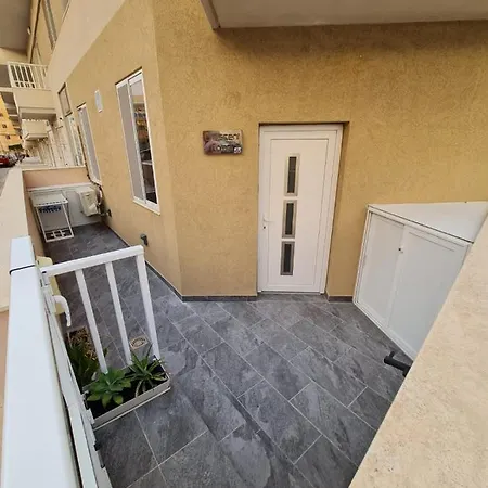 Crescent Corner Apartament