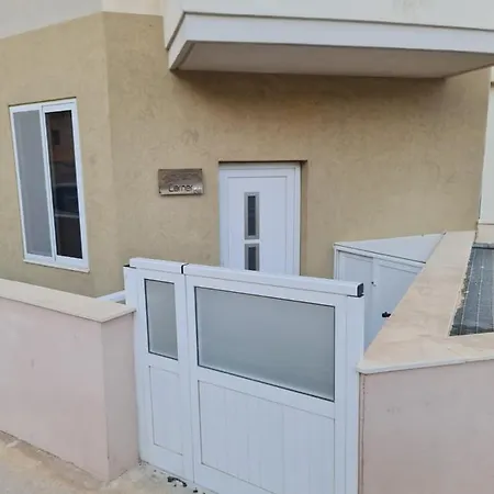 Crescent Corner Apartment