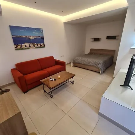 Apartment Crescent Corner