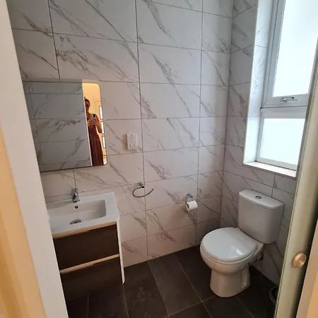 Crescent Corner Apartment *